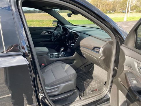 Used 2023 Chevrolet Traverse LT FWD image 12