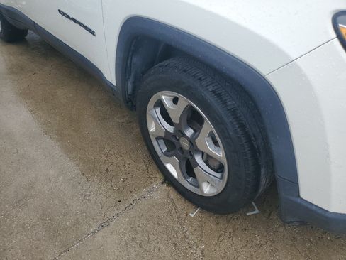 Used 2018 Jeep Compass Limited w/ Navigation Group FWD image 2
