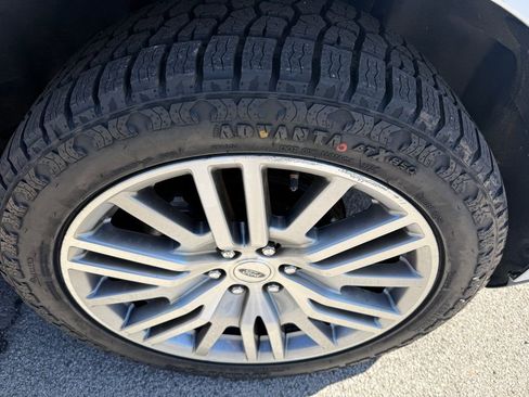 Used 2023 Ford Expedition Max Limited image 4