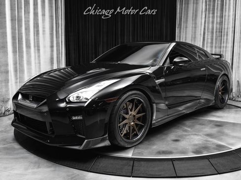 Used 2017 Nissan GT-R Premium w/ Premium Interior Package AWD/4WD image 27
