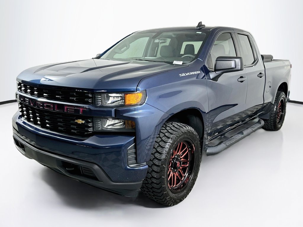 Used 2020 Chevrolet Silverado 1500 Custom w/ Custom Value Package AWD/4WD image 1