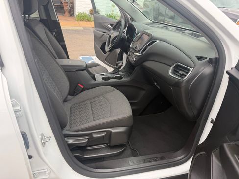 Used 2024 Chevrolet Equinox LT AWD/4WD image 17