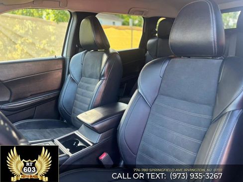 Used 2024 Mitsubishi Outlander AWD image 14