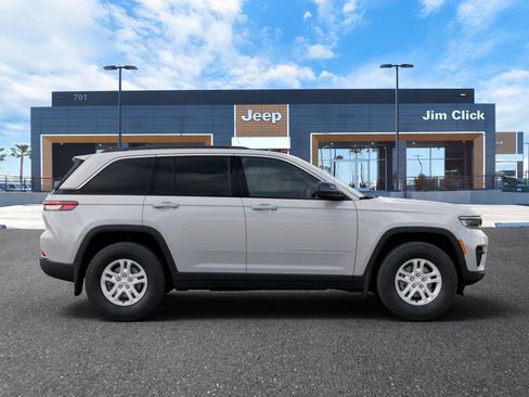 New 2025 Jeep Grand Cherokee Laredo w/ Luxury Tech Group I image 21