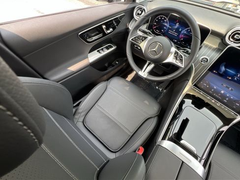 Used 2025 Mercedes-Benz GLC 300 4MATIC image 16