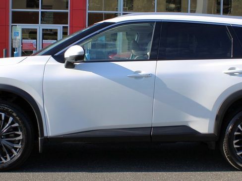 Certified 2025 Nissan Rogue SL w/ Tech Package image 5