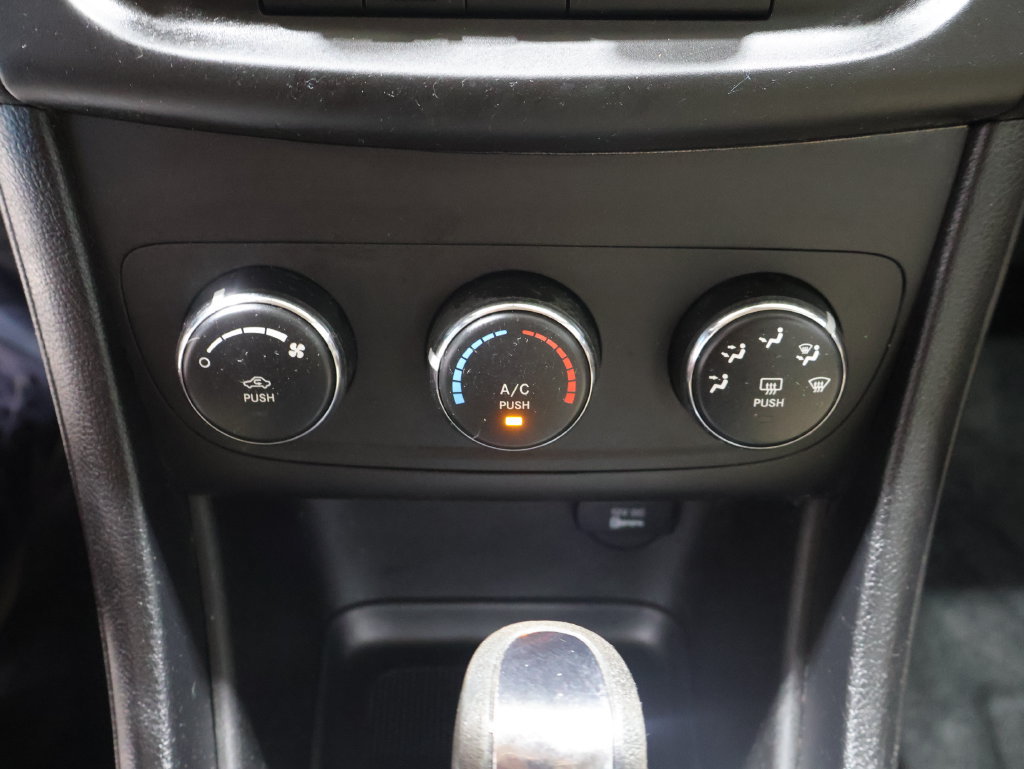Used 2014 Dodge Avenger SE FWD image 23