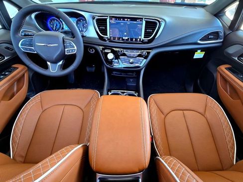 New 2026 Chrysler Pacifica Pinnacle AWD/4WD image 9