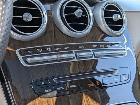 Used 2018 Mercedes-Benz GLC 300 4MATIC image 17