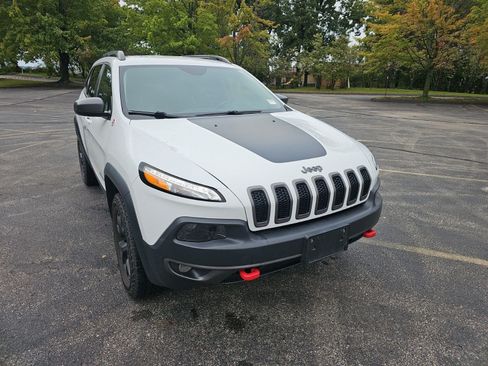 Used 2017 Jeep Cherokee Trailhawk w/ Cold Weather Group AWD/4WD image 8
