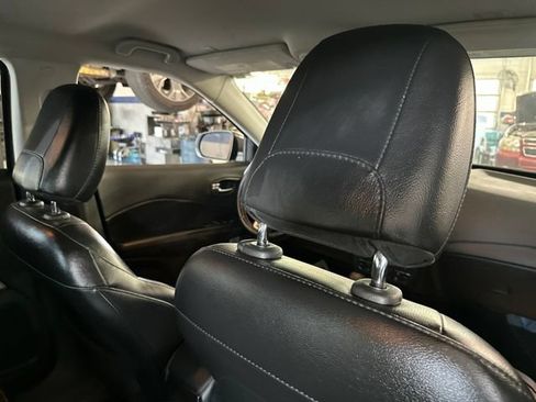 Used 2019 Jeep Compass Limited AWD/4WD image 19