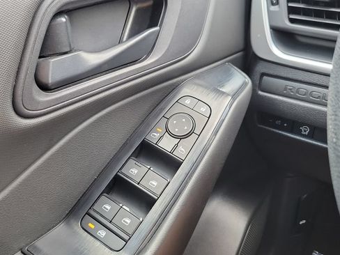 Used 2024 Nissan Rogue S FWD image 19