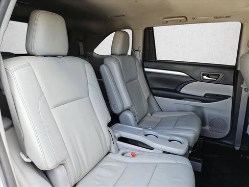 Used 2016 Toyota Highlander XLE FWD image 22