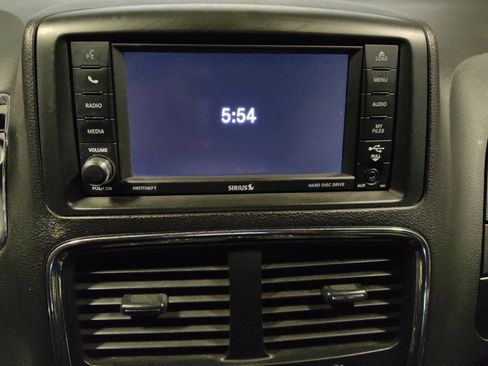 Used 2019 Dodge Grand Caravan SXT FWD image 25
