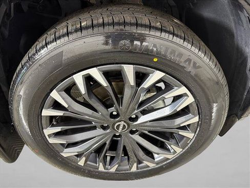 Used 2024 Nissan Rogue Platinum FWD image 14