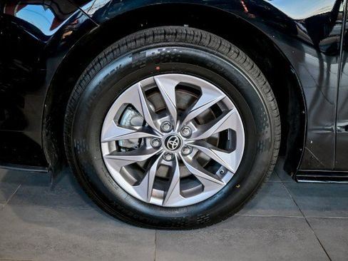 Used 2023 Toyota Sienna XLE image 42