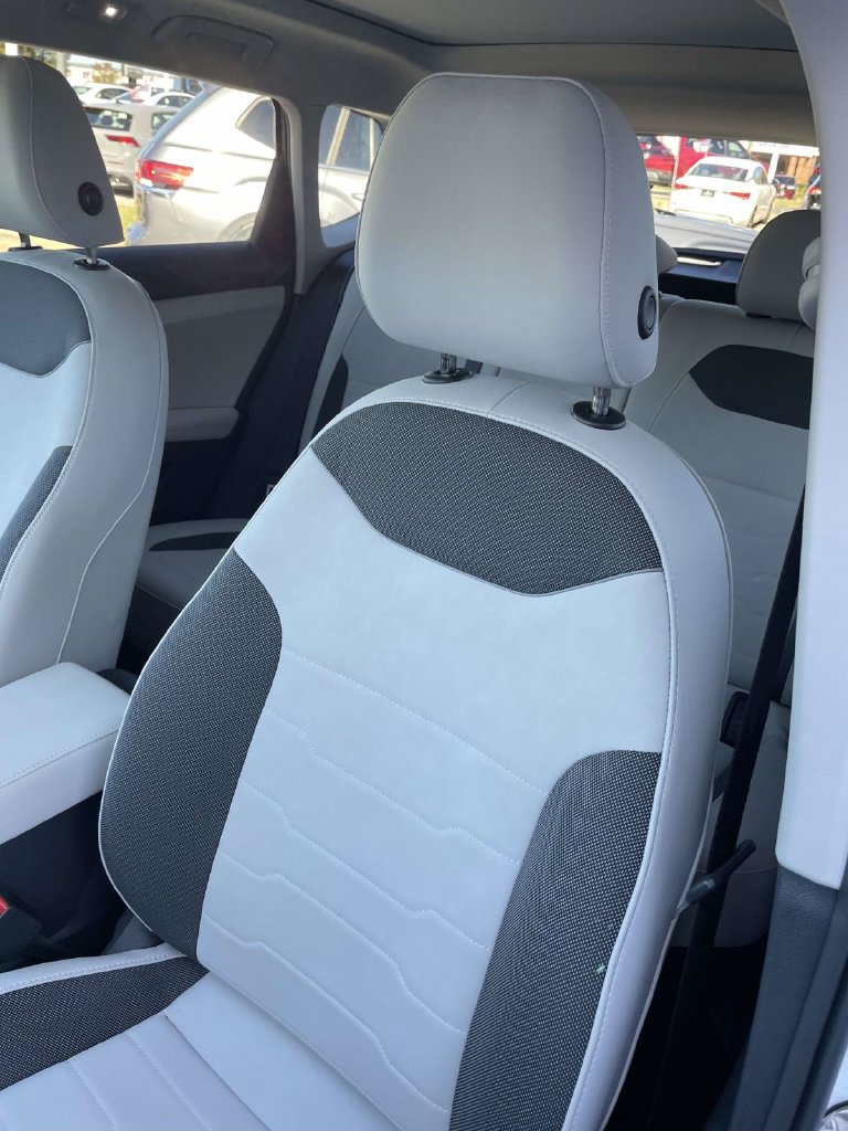 Certified 2026 Volkswagen Taos SE FWD image 18