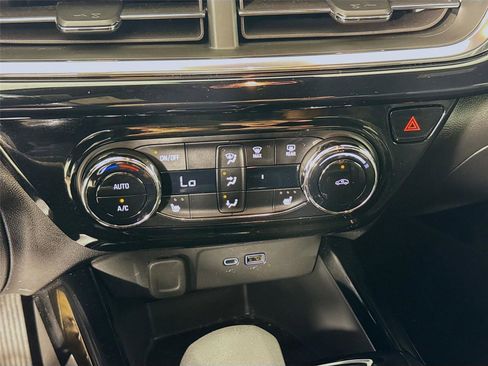 Used 2024 Chevrolet Trax RS w/ Driver Confidence Package image 15