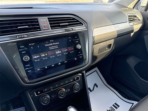 Used 2018 Volkswagen Tiguan SE w/ Panoramic Sunroof Package image 20