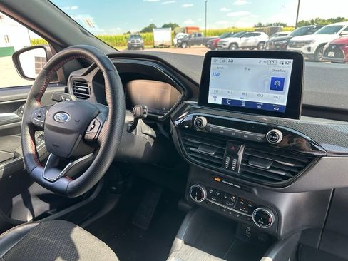 Used 2025 Ford Escape ST-Line Select AWD/4WD image 33