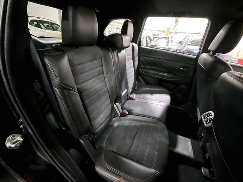 Used 2021 Mitsubishi Outlander LE image 19