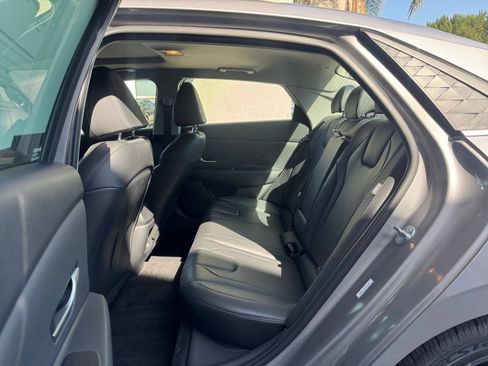 Used 2025 Hyundai Elantra Limited FWD image 28