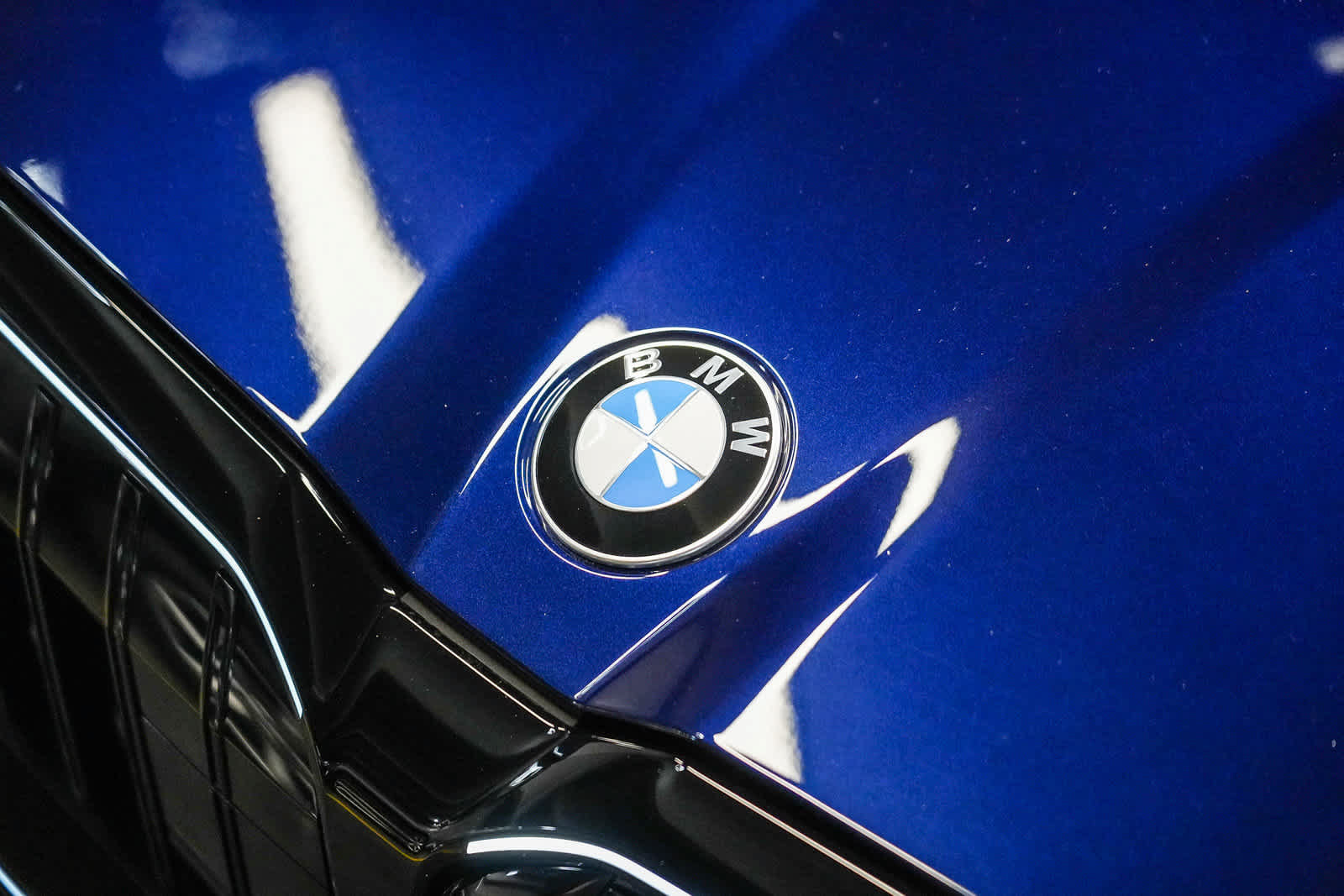 Used 2026 BMW 530i w/ M Sport Package RWD image 3