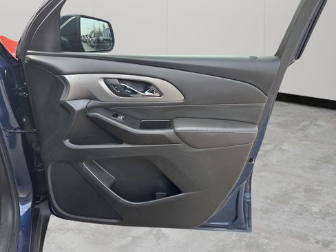 Used 2023 Chevrolet Traverse LT image 12