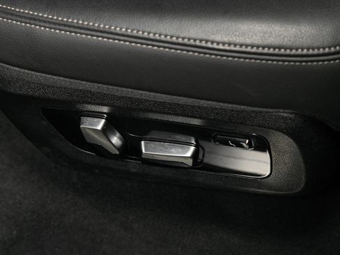 Used 2019 BMW X7 xDrive50i w/ Cold Weather Package image 28