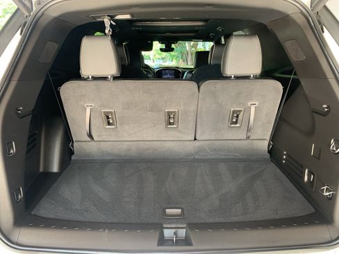 Used 2023 Chevrolet Traverse Premier FWD image 8
