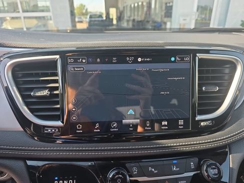 Used 2025 Chrysler Pacifica Limited FWD image 23