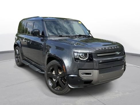 Used 2025 Land Rover Defender 110 X-Dynamic SE AWD/4WD image 4