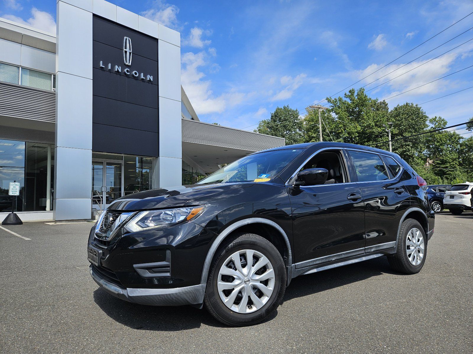 Used 2018 Nissan Rogue S AWD/4WD image 1
