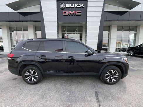 Used 2024 Volkswagen Atlas SE image 2