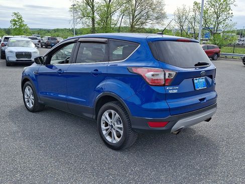 Used 2017 Ford Escape SE w/ SE Cold Weather Package AWD/4WD image 4