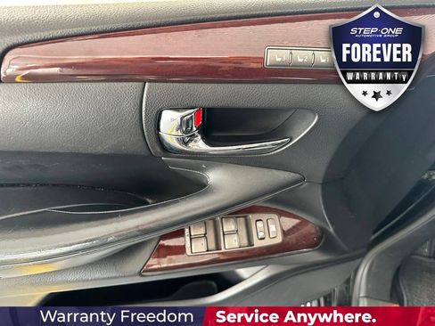 Used 2013 Lexus LX 570 4WD w/ Luxury Pkg w/Pre-crash image 11