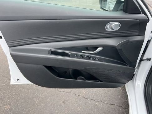 Used 2025 Hyundai Elantra SEL image 29
