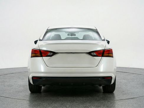 Used 2025 Nissan Altima 2.5 SV FWD image 7