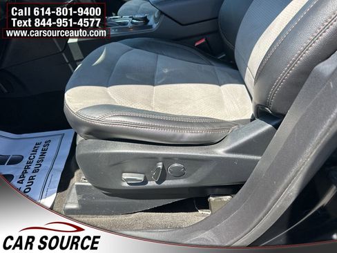 Used 2017 Ford Explorer XLT w/ Equipment Group 202A AWD/4WD image 9