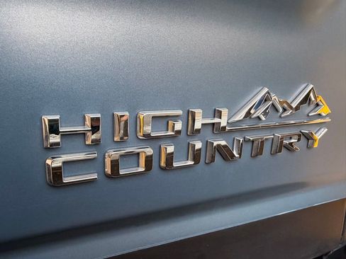 Used 2022 Chevrolet Silverado 2500 High Country w/ Z71 Off-Road Package AWD/4WD image 14