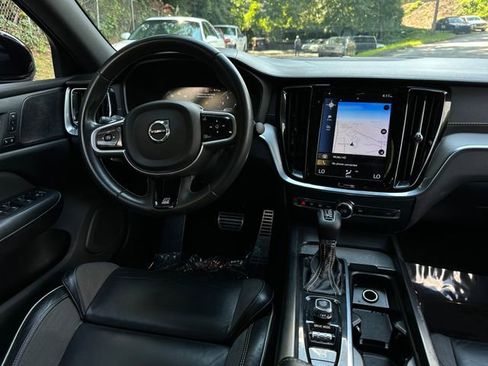 Used 2020 Volvo S60 T5 R-Design image 17