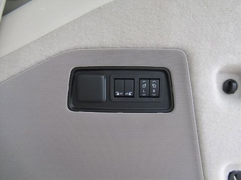 Certified 2026 Cadillac Escalade Platinum Sport w/ LPO, ONYX Package AWD/4WD image 39