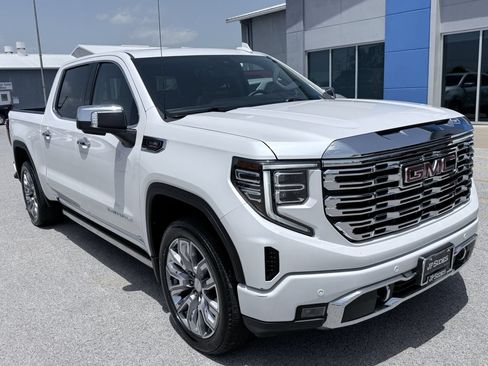 Used 2025 GMC Sierra 1500 Denali w/ Denali Reserve Package AWD/4WD image 2