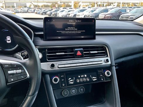 Used 2025 Genesis G70 2.5T image 6