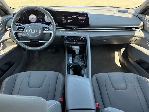 Used 2025 Hyundai Elantra SEL FWD image 8