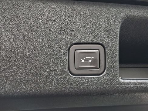 Certified 2024 Chevrolet Equinox EV RS FWD image 28
