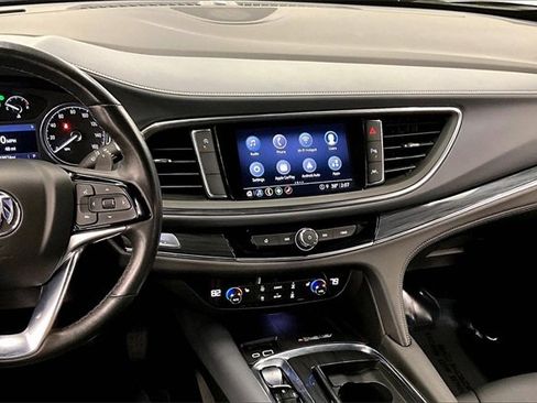Used 2023 Buick Enclave Essence image 6