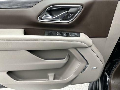 Used 2021 GMC Yukon SLT w/ SLT Premium Package image 13