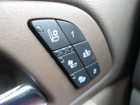 Used 2010 Chevrolet Suburban LTZ image 21