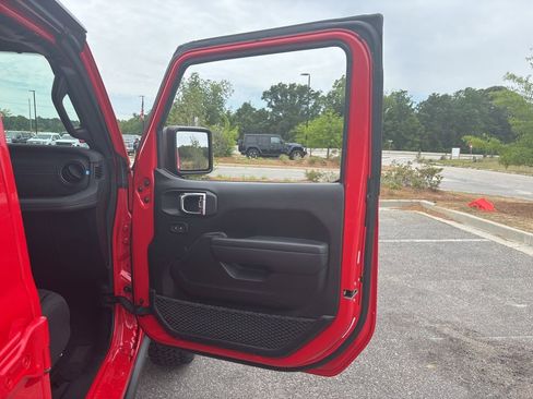 Used 2025 Jeep Wrangler Unlimited Rubicon 4xe w/ Convenience Group AWD/4WD image 60